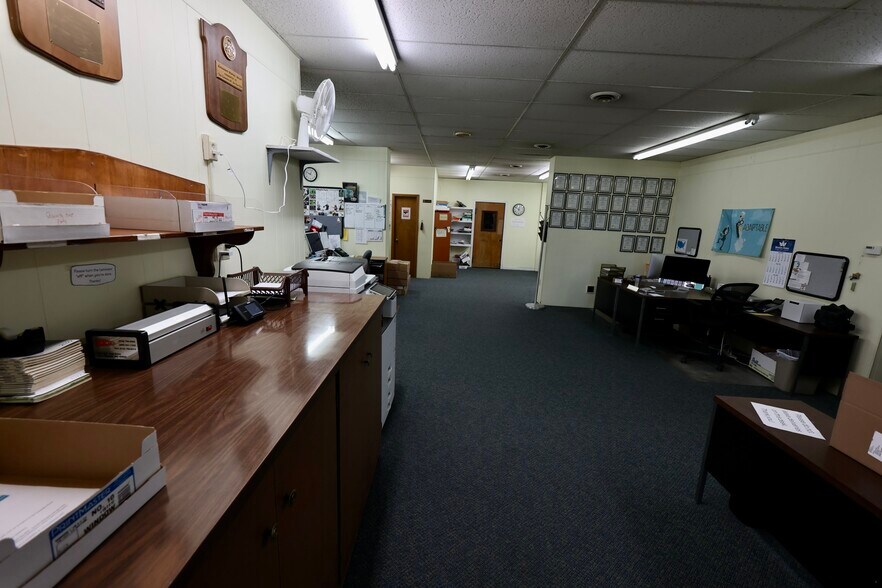 More Photos Of 138 N 16th St, Blair Manufacturing For Sale