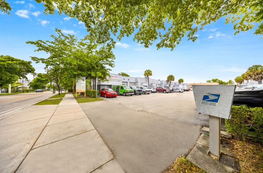 More Photos Of 2693 W 76th St, Hialeah Warehouse For Sale