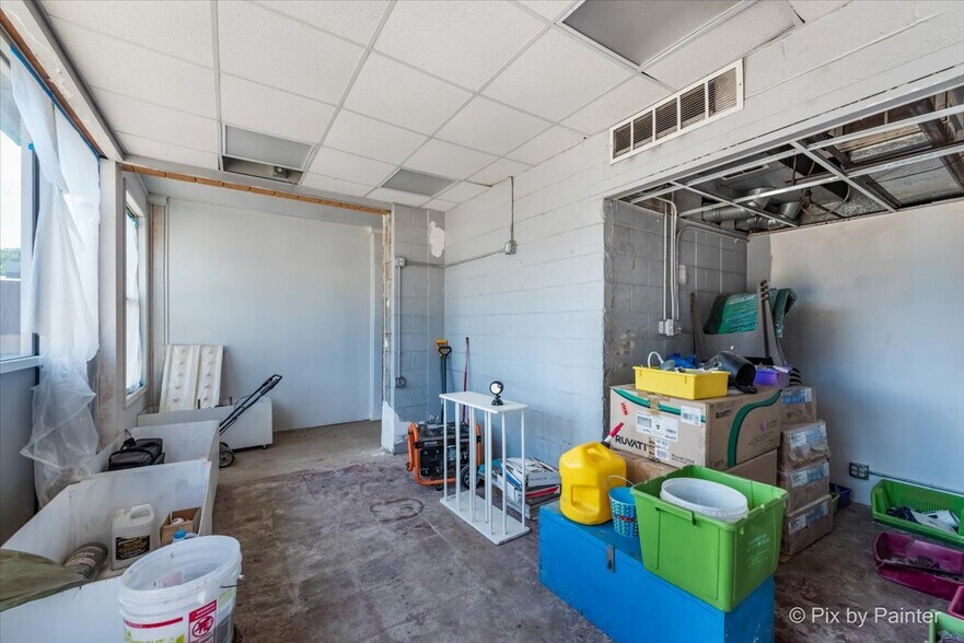More Photos Of 1126 Larkin Ave, Elgin Service Station For Sale