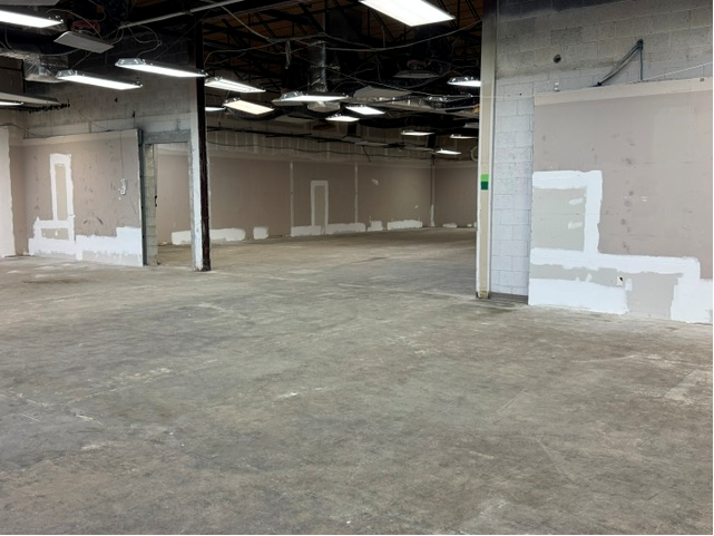More Photos Of 5 Johnson Dr, Raritan Warehouse For Lease