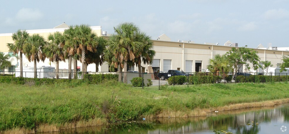 More Photos Of 1011-1039 NW 31st Ave, Pompano Beach Manufacturing For Lease