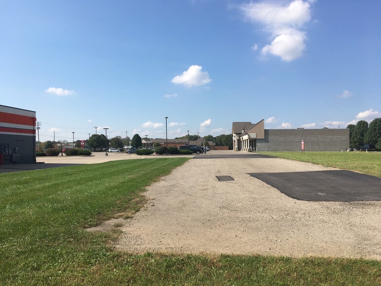 More Photos Of 928 W State St, Trenton Drugstore For Lease