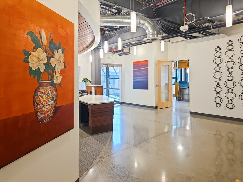 More Photos Of 100 Ravine Ln NE, Bainbridge Island Coworking Space