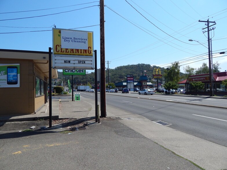 More Photos Of 470 NE Garden Valley Blvd, Roseburg Storefront Retail Office For Sale