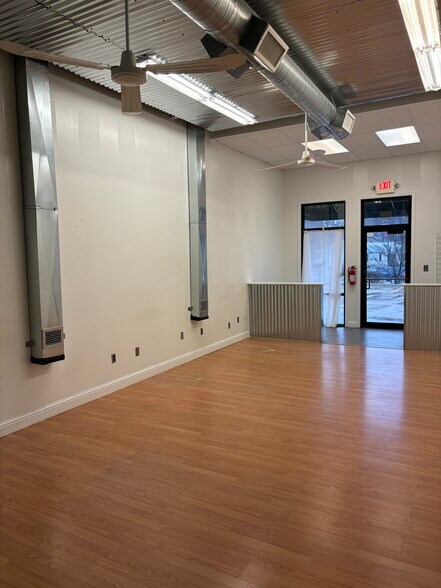 More Photos Of 450-462 SW Ward Rd, Lee's Summit General Retail For Lease