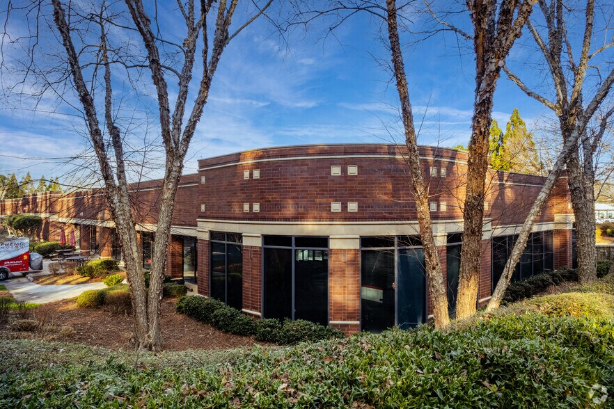 More Photos Of 1000 Mansell Exchange W, Alpharetta Unknown For Lease