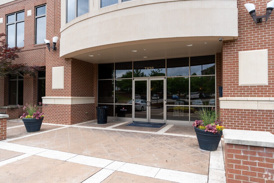 More Photos Of 7920 ACC Blvd, Raleigh Office For Sale