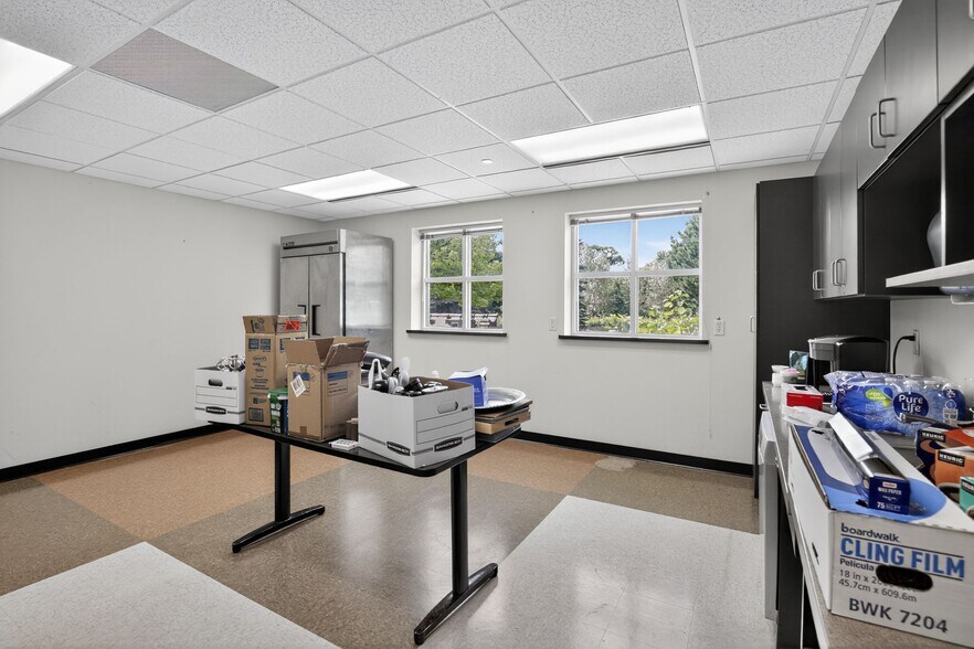 More Photos Of 175 Hawley St, Marquette Medical For Sale