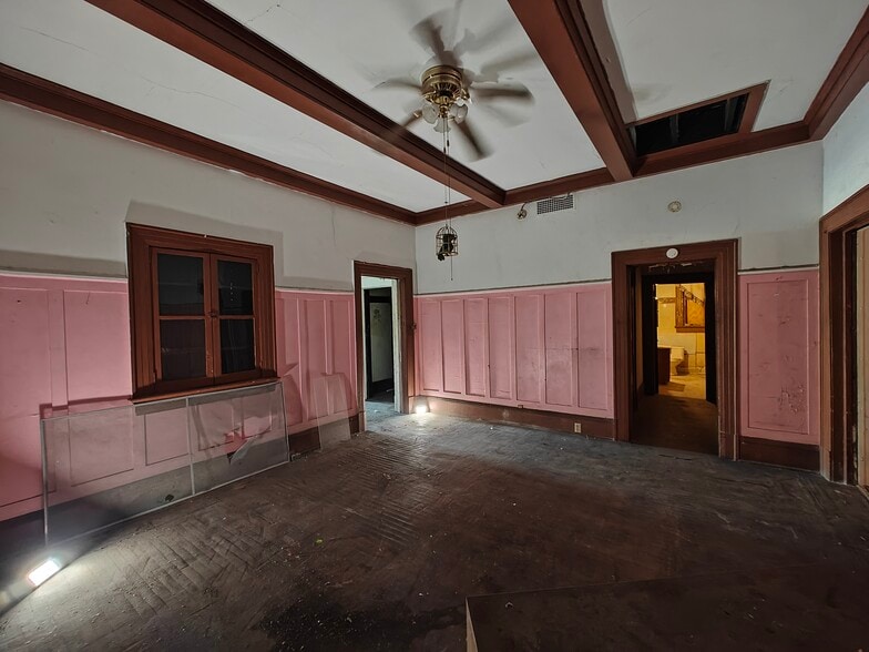 More Photos Of 2020 N Main St, Jacksonville Specialty For Sale