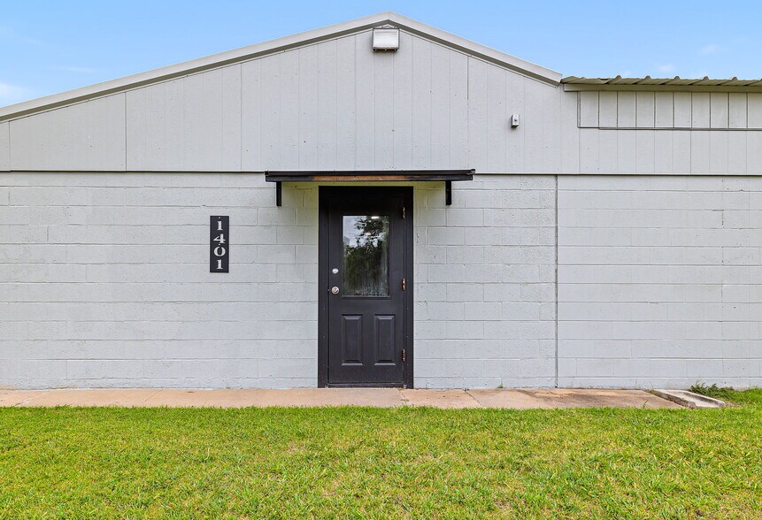 More Photos Of 1401 S Choctaw Ave, El Reno Flex For Lease