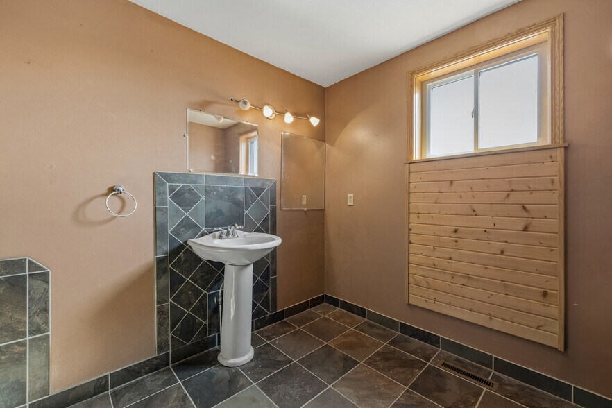 More Photos Of 504 Milwaukee St, Lomira Flex For Sale