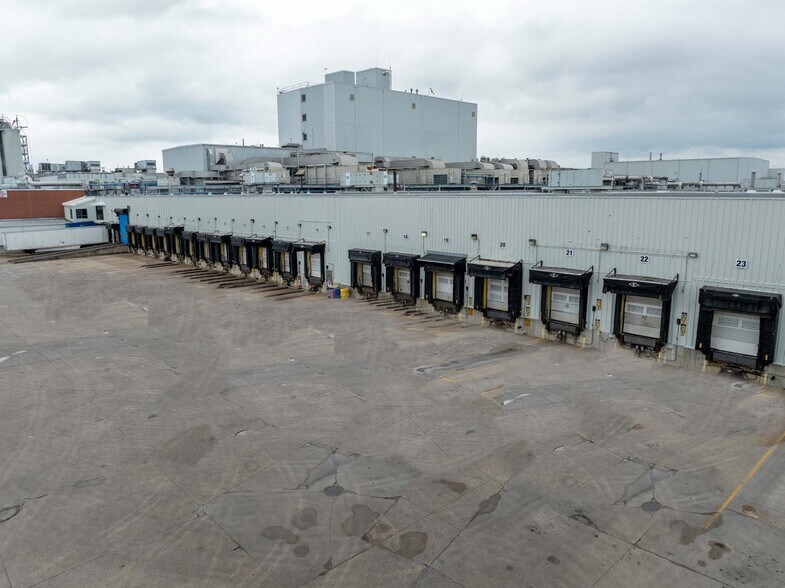 More Photos Of 9601 F St, Omaha Food Processing For Sale