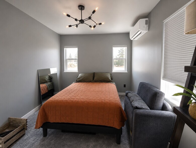 More Photos Of 404 SE Railroad St, Bend Apartments For Sale