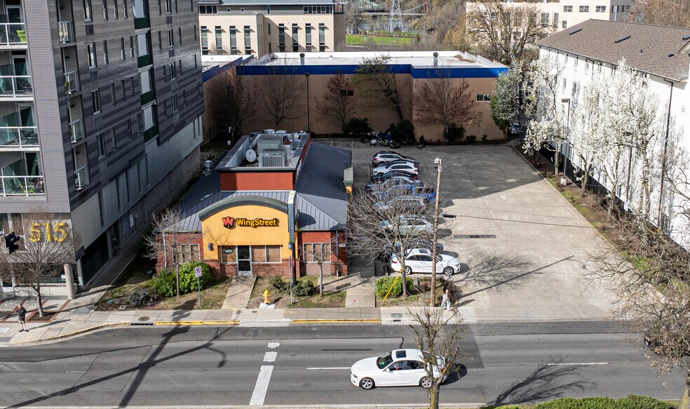 More Photos Of 579 E Broadway, Eugene Restaurant For Lease