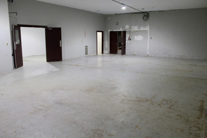 More Photos Of 155 N 9th St, Coplay Flex For Lease