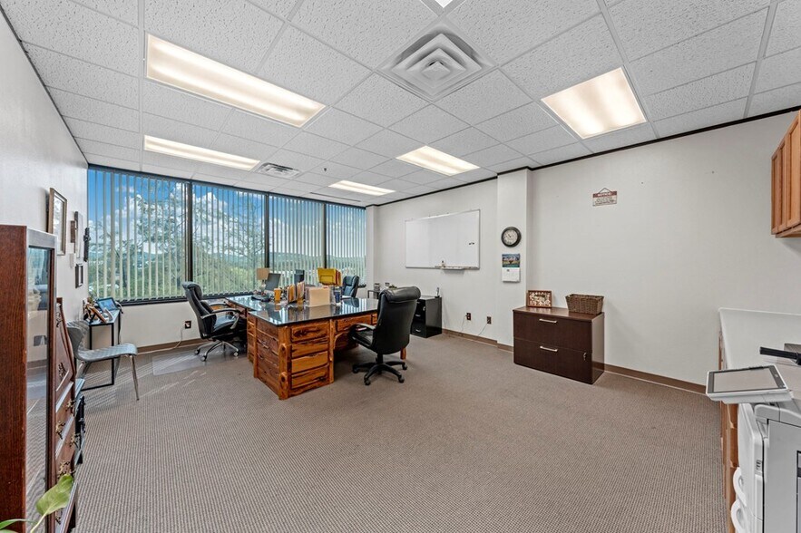 More Photos Of 222 S Sidney Baker St, Kerrville Office For Sale