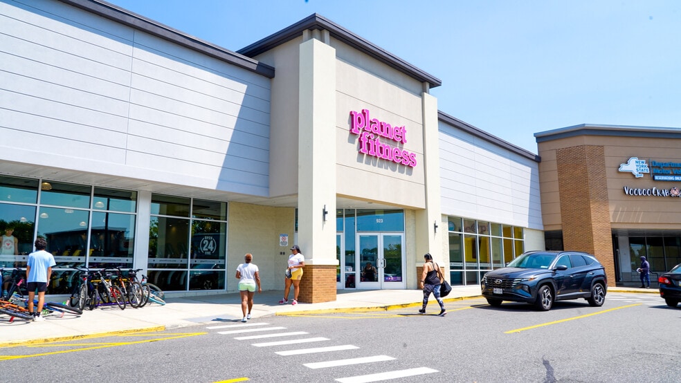 More Photos Of 900-944 Carmans Rd, Massapequa Unknown For Lease