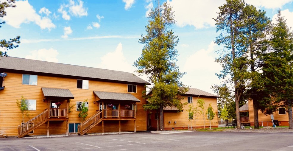 More Photos Of 229 N Hayden St, West Yellowstone Hotel For Sale