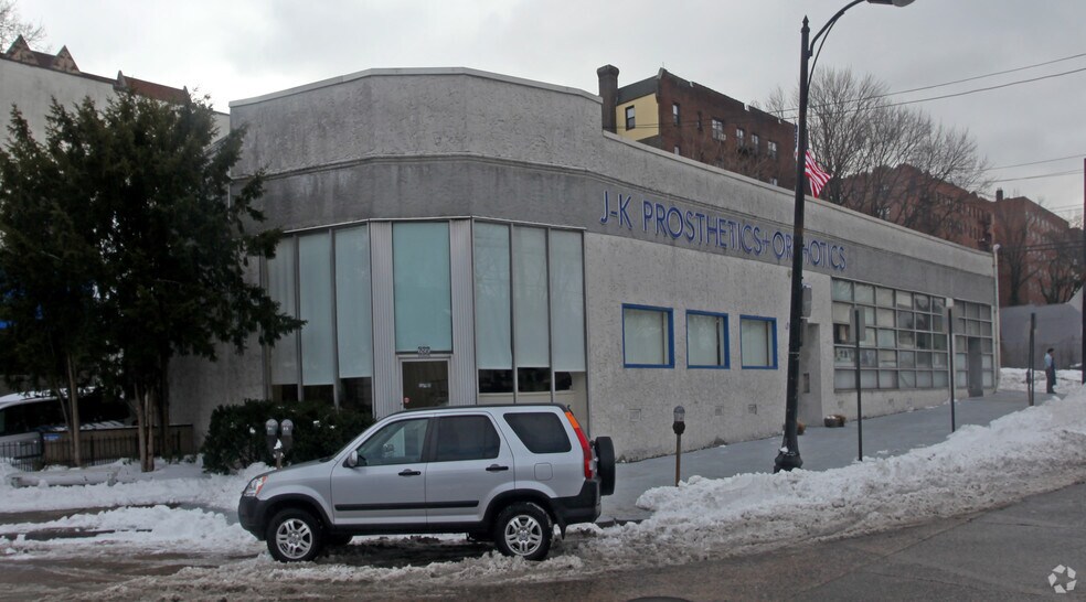 Primary Photo Of 699 N Macquesten Pky, Mount Vernon Manufacturing For Sale