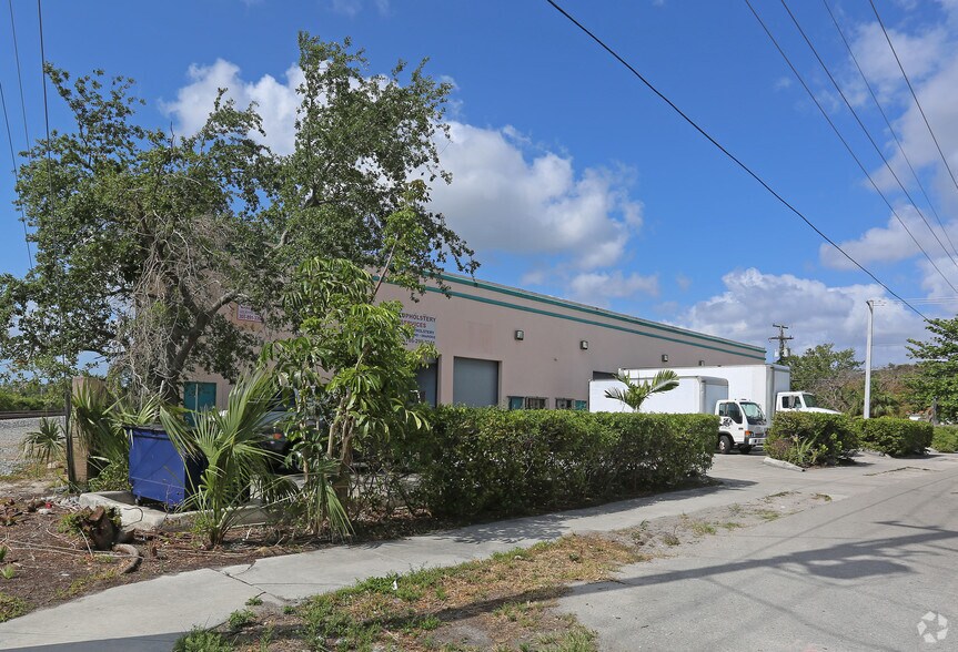 More Photos Of 1302-1314 NE 123rd St, Miami Warehouse For Lease