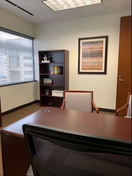 More Photos Of 101 W Ohio St, Indianapolis Office Residential For Lease