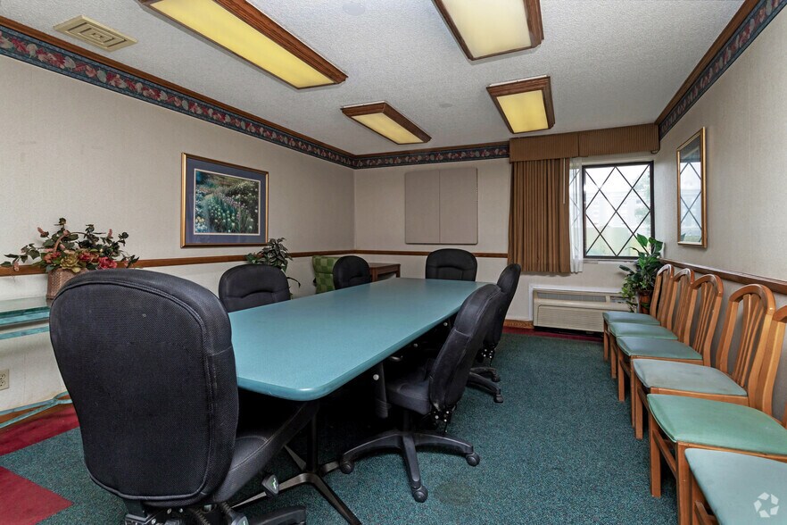 More Photos Of 5100 Hickory Point Frontage Rd, Decatur Hotel For Sale