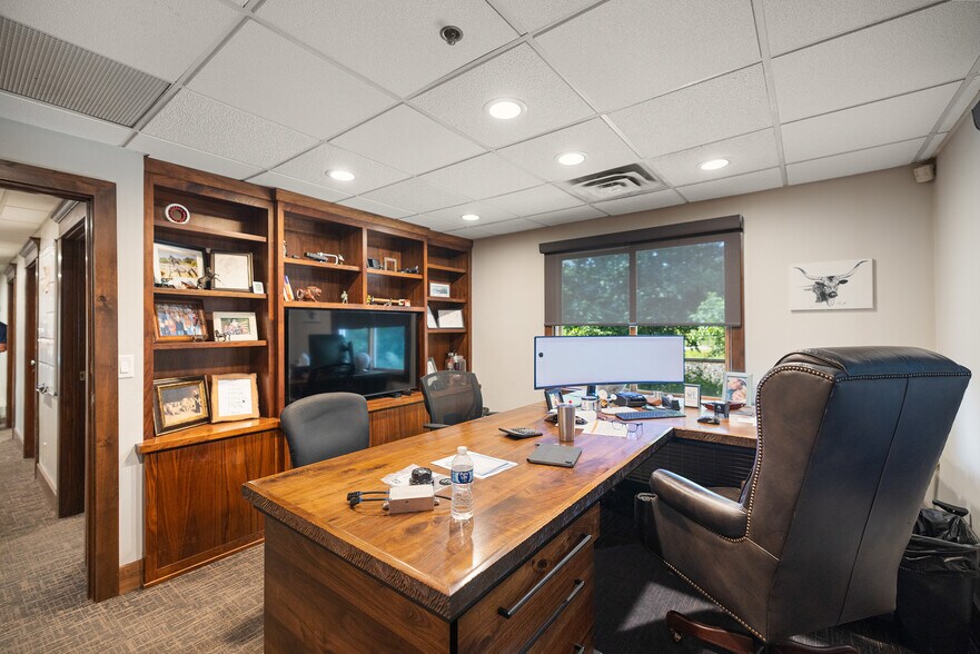 More Photos Of 12401 Washburn Ave S, Burnsville Light Manufacturing For Sale