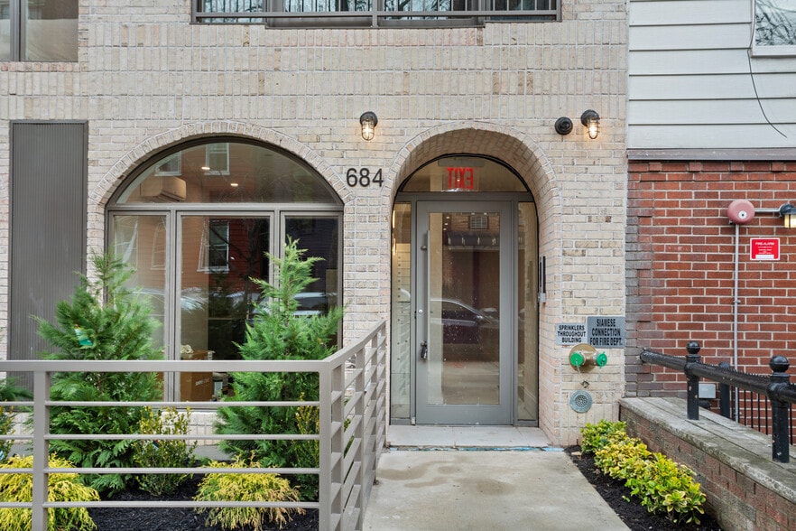 More Photos Of 684 Leonard St, Brooklyn Apartments For Sale