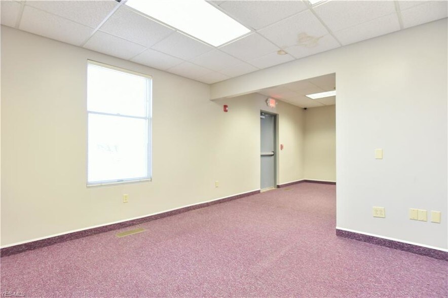 More Photos Of 8790 E Market St, Warren Medical For Sale