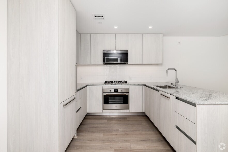 More Photos Of 6933 Santa Monica Blvd, Los Angeles Apartments For Lease