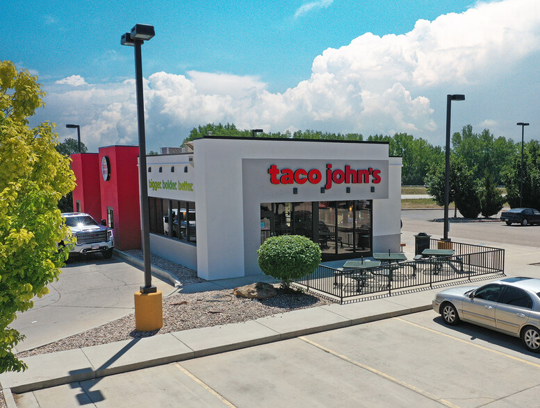 Primary Photo Of 317 W Main St, Sterling Fast Food For Lease