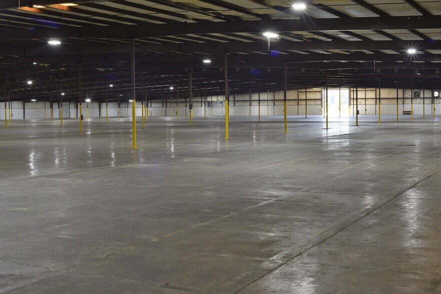 More Photos Of 847 W Main St, Lake City Warehouse For Lease