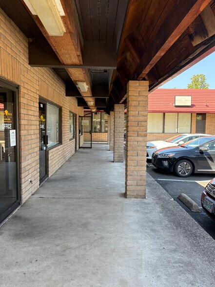 More Photos Of 1150-1190 Garfield St, Eugene Office For Sale