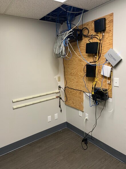 More Photos Of 10308 State Line Rd, Leawood Office For Lease