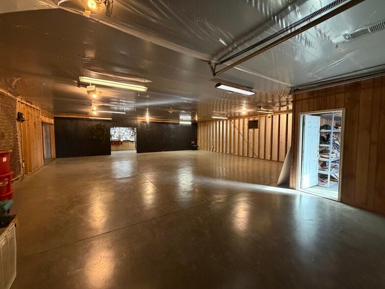 More Photos Of 318 W Walnut St, Raymore Freestanding For Sale