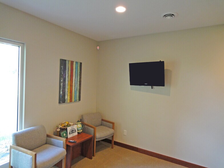 More Photos Of 16200-16204 Highway 7, Minnetonka Office For Lease