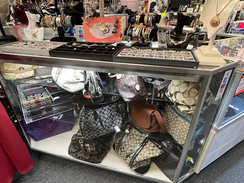 More Photos Of 584 E Main St, Canfield Storefront Retail Office For Sale