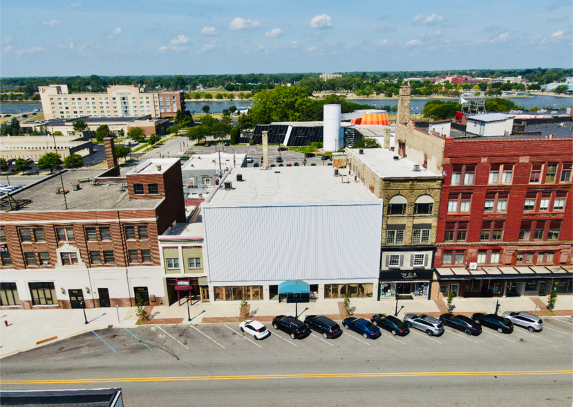 Primary Photo Of 711 Washington Ave, Bay City Medical For Sale
