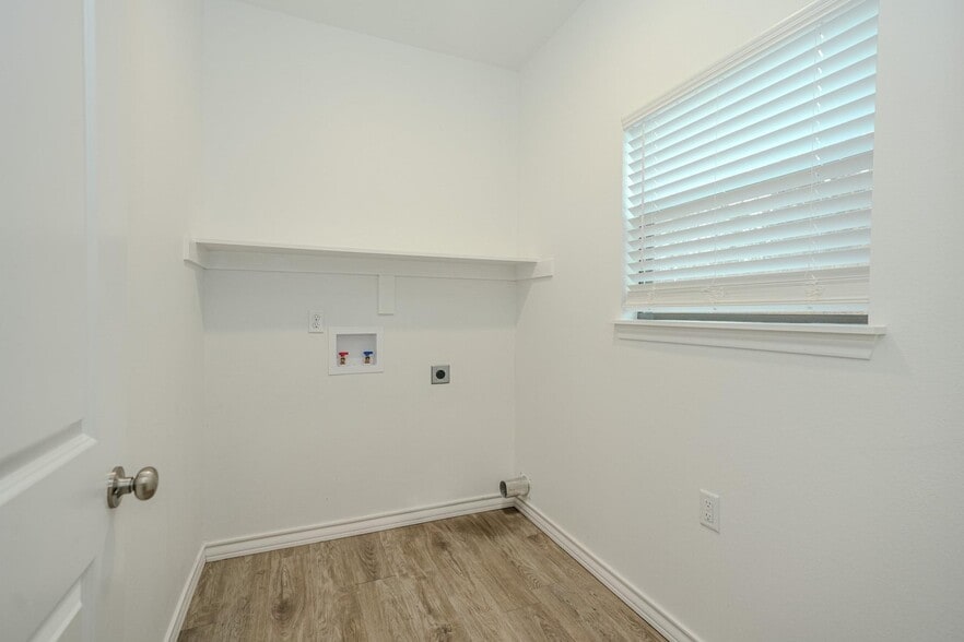 More Photos Of 8133 W 7th St, Texarkana Apartments For Sale