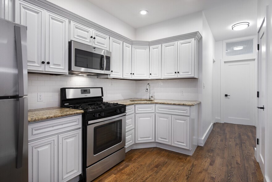 More Photos Of 60 Diamond St, Brooklyn Apartments For Sale