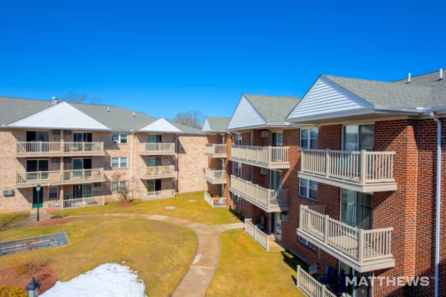 More Photos Of 10 Floyd St, North Billerica Apartments For Sale