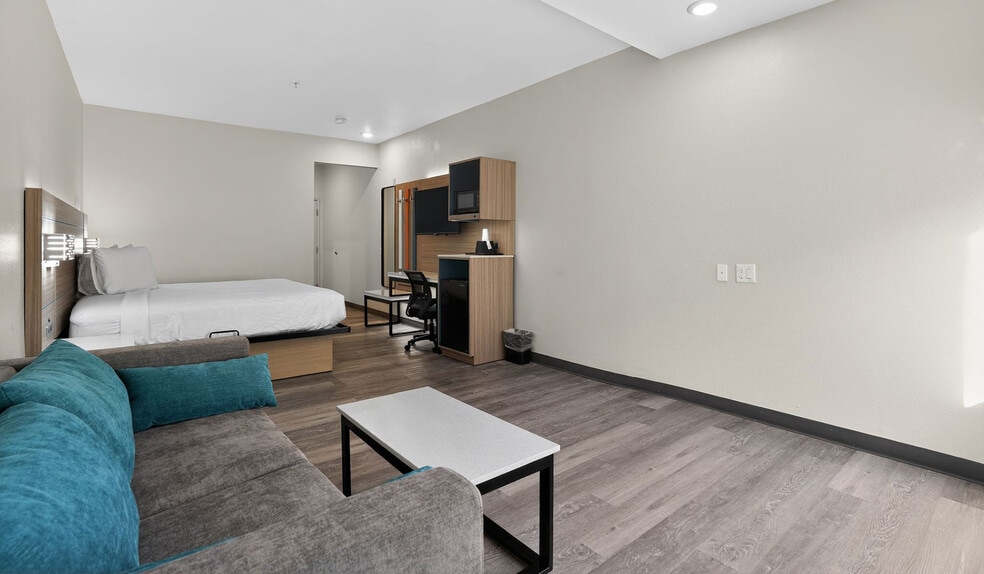 More Photos Of 415 Fm 1960 Rd E, Houston Hotel For Sale