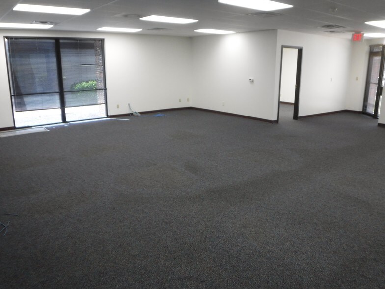 More Photos Of 7803 E Osie St, Wichita Research And Development For Lease