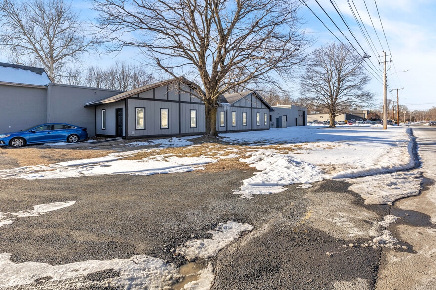 More Photos Of 67 Mainline Dr, Westfield Manufacturing For Lease