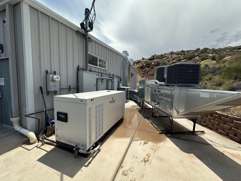 More Photos Of 590 N Main St, Leeds Manufacturing For Sale