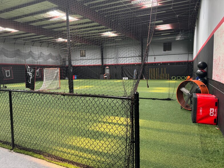 More Photos Of 1060 Union Center Dr, Alpharetta Distribution For Lease