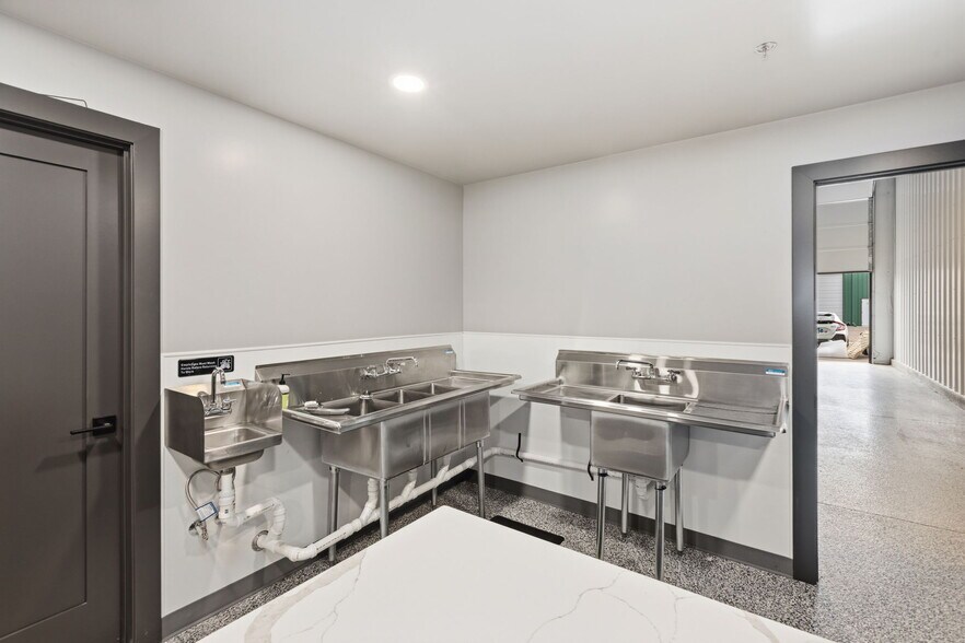 More Photos Of 360 Rancho Dr, Windsor Self Storage For Sale
