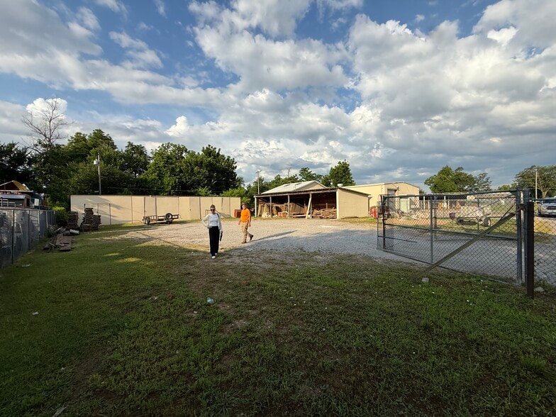 More Photos Of 1128 SW 17th St, Oklahoma City Warehouse For Sale