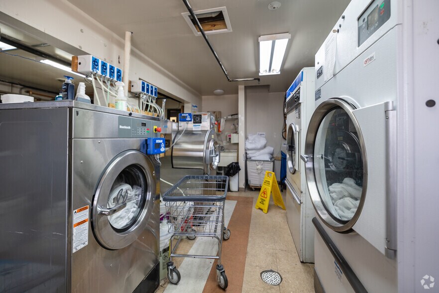 More Photos Of 1710 Jefferson St, Jefferson City Hotel For Sale