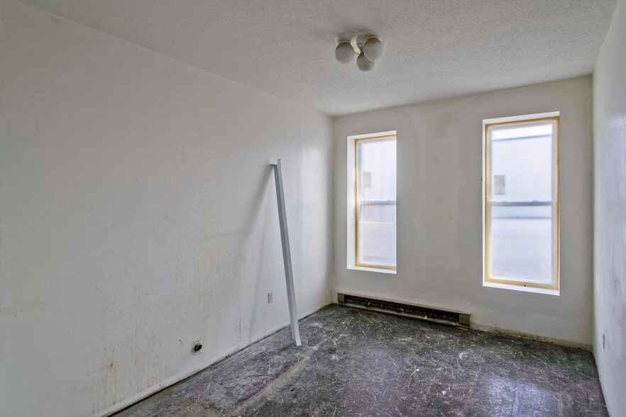 More Photos Of 445-447 High St, Holyoke Storefront Retail Residential For Sale